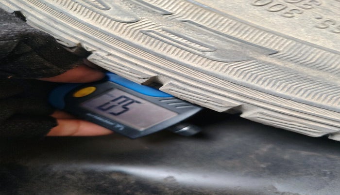 2017 Hyundai Eon ERA +, Petrol, Manual, 1,19,940 km, tyre