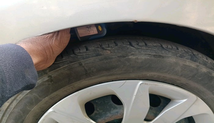 2014 Hyundai Eon MAGNA +, Petrol, Manual, 63,885 km, tyre