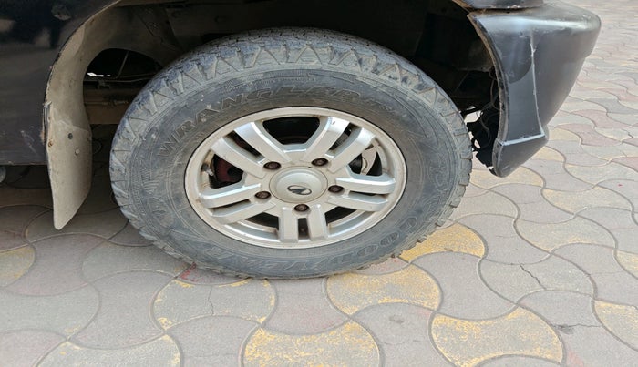 2011 Mahindra Scorpio LX, Diesel, Manual, 1,15,802 km, tyre