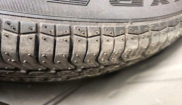 2017 Maruti Swift Dzire ZXI, Petrol, Manual, 40,718 km, tyre