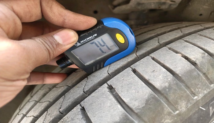 2017 Maruti Swift Dzire ZXI, Petrol, Manual, 40,718 km, tyre