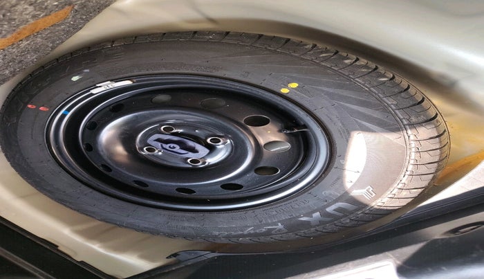 2021 Maruti Swift VXI, Petrol, Manual, 39,373 km, tyre