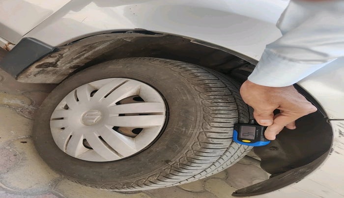 2013 Maruti Alto 800 LXI, Petrol, Manual, 1,06,817 km, tyre