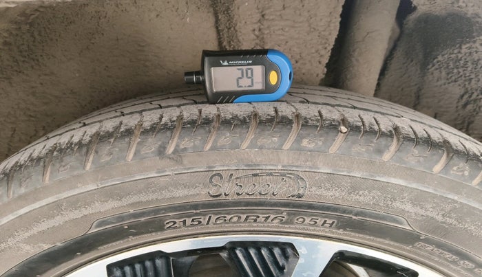 2020 Maruti Vitara Brezza ZXI PLUS AT DUAL TONE SHVS, Petrol, Automatic, 28,503 km, tyre