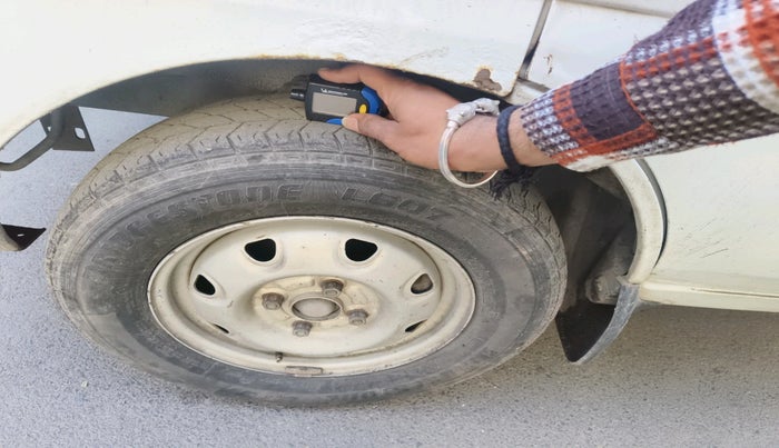 2015 Maruti Eeco 5 STR CNG WITH HTR, Petrol, Manual, 2,01,348 km, tyre