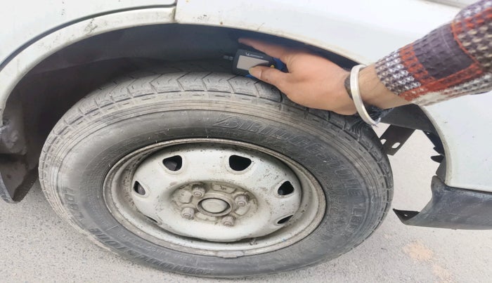 2015 Maruti Eeco 5 STR CNG WITH HTR, Petrol, Manual, 2,01,348 km, tyre