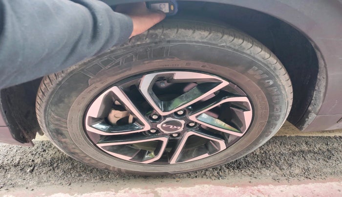 2024 KIA CARENS Prestige Plus (O) 1.5 Turbo DCT 7 STR, Petrol, Automatic, 7,713 km, tyre