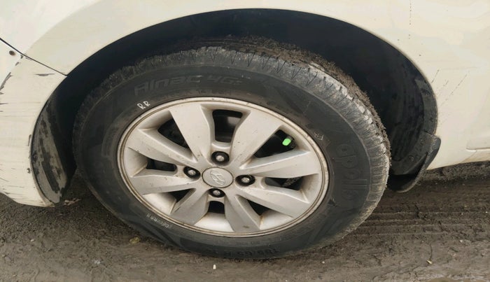 2012 Hyundai i20 ASTA (O) 1.2 WITH SUNROOF, Petrol, Manual, 72,785 km, tyre