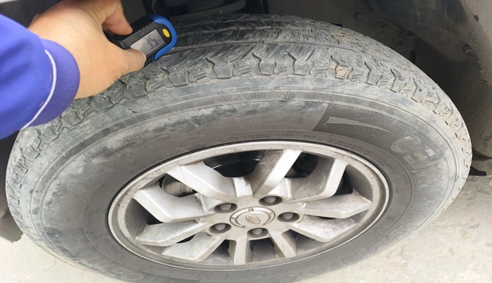 2017 Mahindra TUV300 T8, Diesel, Manual, 76,849 km, tyre