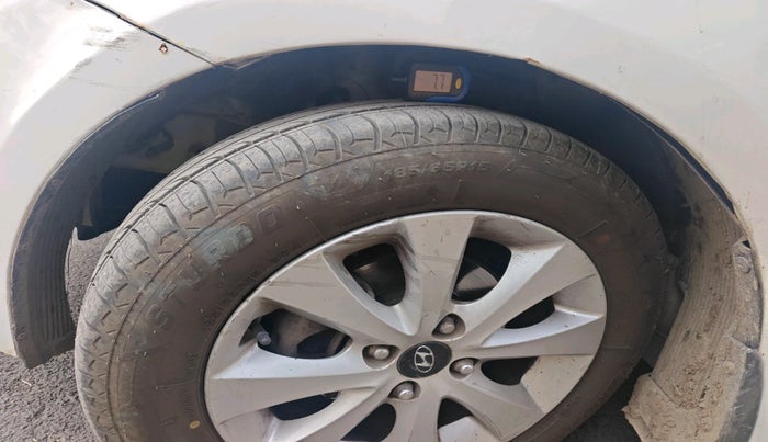 2015 Hyundai Verna FLUIDIC 1.6 CRDI S(O) 4S, Diesel, Manual, 1,20,122 km, tyre