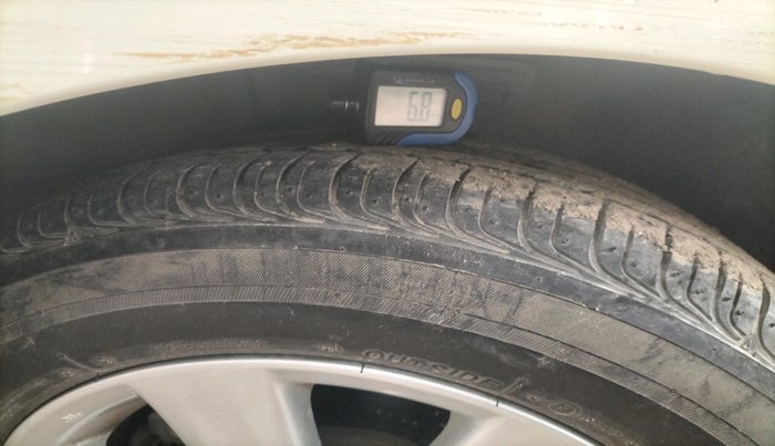 2011 Toyota Corolla Altis GL PETROL, Petrol, Manual, 65,116 km, tyre