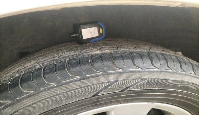 2011 Toyota Corolla Altis GL PETROL, Petrol, Manual, 65,116 km, tyre