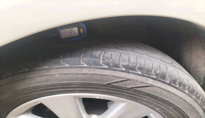 2011 Toyota Corolla Altis GL PETROL, Petrol, Manual, 65,116 km, tyre