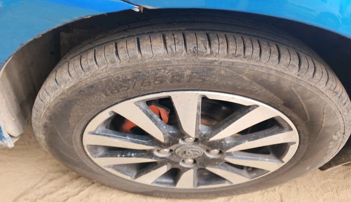 2017 Toyota Etios Liva V, Petrol, Manual, 26,481 km, tyre