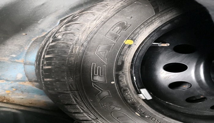 2017 Toyota Etios Liva V, Petrol, Manual, 26,481 km, tyre