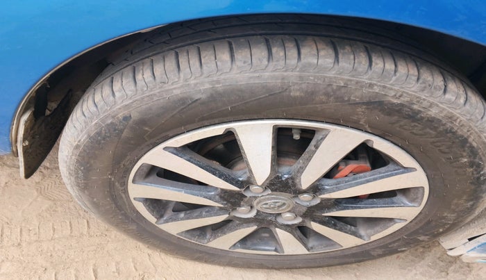 2017 Toyota Etios Liva V, Petrol, Manual, 26,481 km, tyre