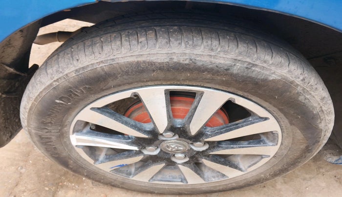 2017 Toyota Etios Liva V, Petrol, Manual, 26,481 km, tyre