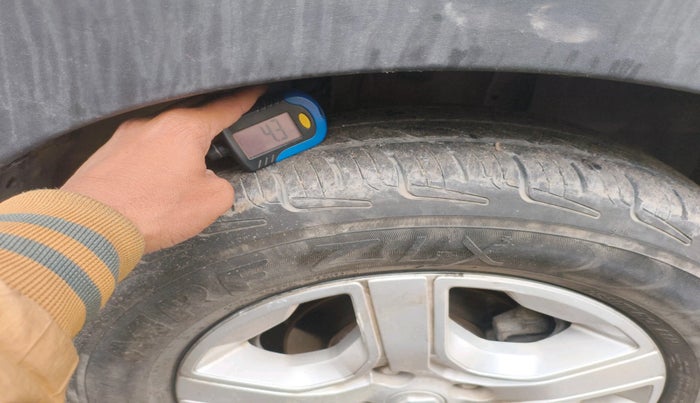 2019 Renault TRIBER RXZ, Petrol, Manual, 1,19,381 km, tyre