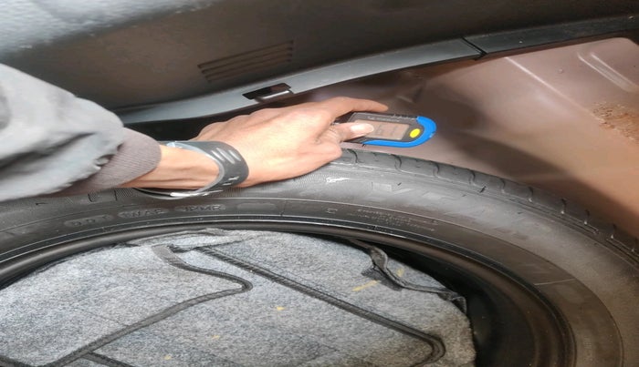 2020 KIA SONET HTK PLUS 1.2, Petrol, Manual, 37,071 km, tyre