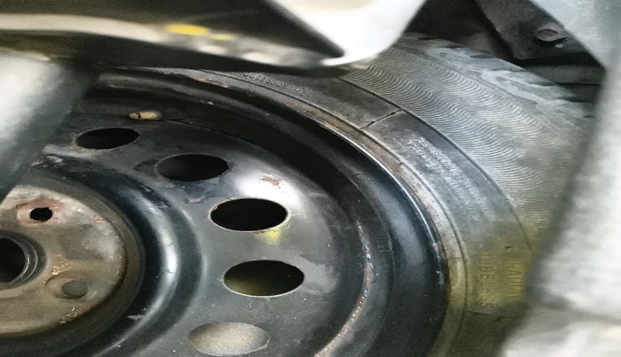 2013 Maruti Wagon R 1.0 LXI CNG, Petrol, Manual, 1,04,657 km, tyre