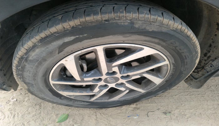 2022 Mahindra XUV300 W8 (O) 1.2 PETROL, Petrol, Manual, 67,019 km, tyre