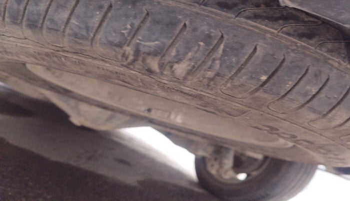 2017 Toyota Innova Crysta 2.4 GX 7 STR, Diesel, Manual, 90,204 km, tyre