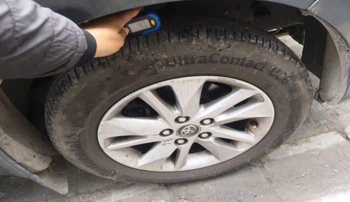 2017 Toyota Innova Crysta 2.4 GX 7 STR, Diesel, Manual, 90,204 km, tyre