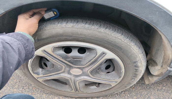 2018 Tata NEXON XT DIESEL, Diesel, Manual, 1,04,973 km, tyre