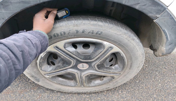 2018 Tata NEXON XT DIESEL, Diesel, Manual, 1,04,973 km, tyre