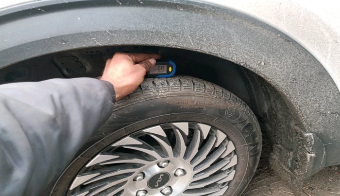 2023 KIA CARENS PRESTIGE 1.5 PETROL 7 STR, Petrol, Manual, 1,85,643 km, tyre