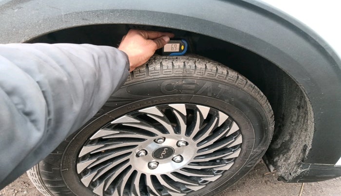 2023 KIA CARENS PRESTIGE 1.5 PETROL 7 STR, Petrol, Manual, 1,85,643 km, tyre