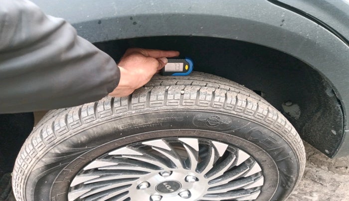 2023 KIA CARENS PRESTIGE 1.5 PETROL 7 STR, Petrol, Manual, 1,85,643 km, tyre