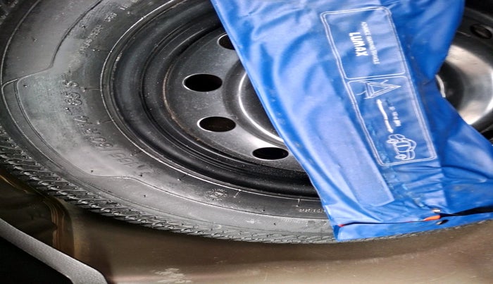 2015 Maruti Swift ZXI, Petrol, Manual, 58,240 km, tyre