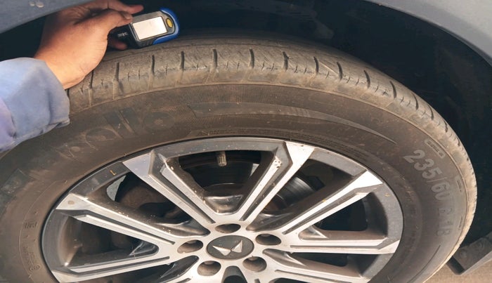 2023 Mahindra XUV700 AX 7 LUXURY D AT 7 STR, Diesel, Automatic, 61,170 km, tyre