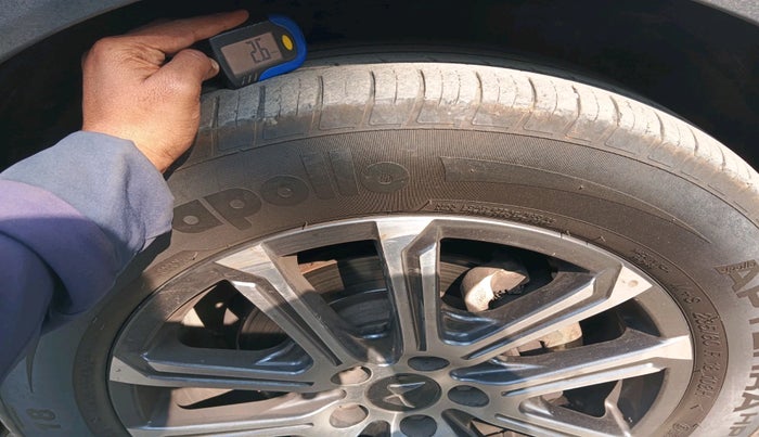 2023 Mahindra XUV700 AX 7 LUXURY D AT 7 STR, Diesel, Automatic, 61,170 km, tyre