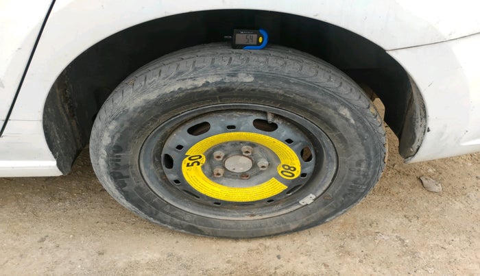 2014 Volkswagen Vento COMFORTLINE 1.5 AT, Diesel, Automatic, 1,22,250 km, tyre