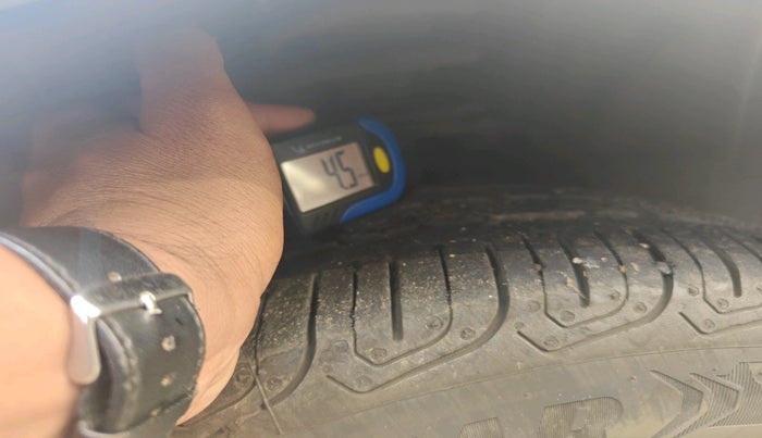 2011 Toyota Etios Liva V, Petrol, Manual, 85,499 km, tyre