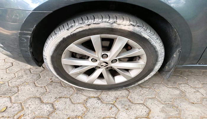 2017 Skoda Octavia 2.0 TDI L&K AT, Diesel, Automatic, 49,318 km, tyre