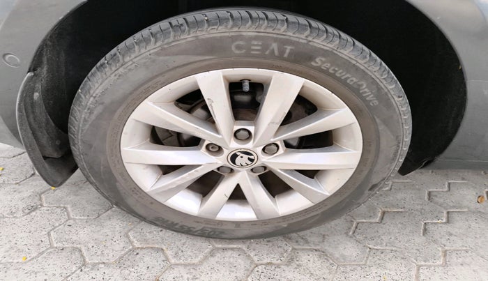 2017 Skoda Octavia 2.0 TDI L&K AT, Diesel, Automatic, 49,318 km, tyre