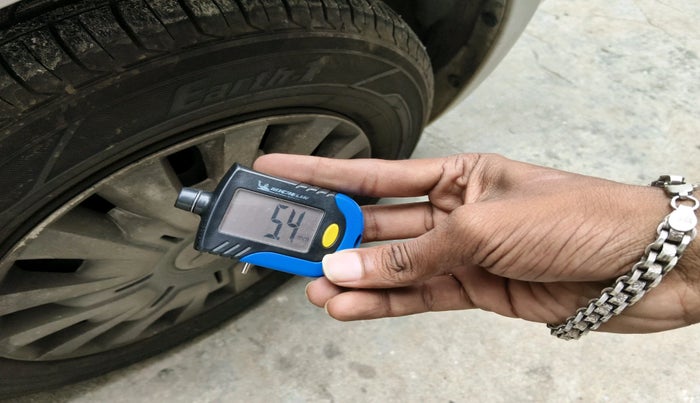 2013 Chevrolet Sail UVA 1.2 BASE, Petrol, Manual, 1,07,331 km, tyre