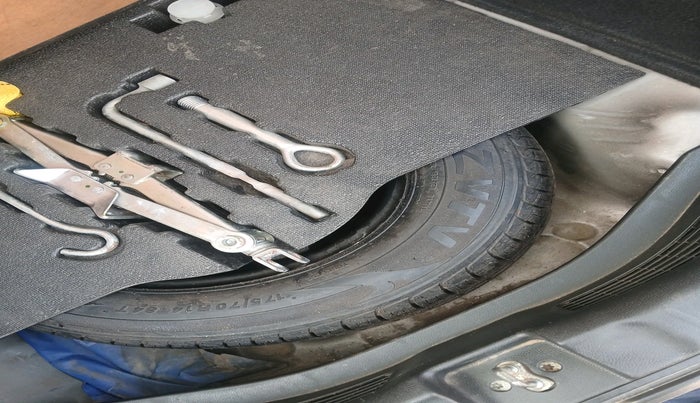 2015 Honda Jazz 1.5L I-DTEC S, Diesel, Manual, 1,33,247 km, tyre