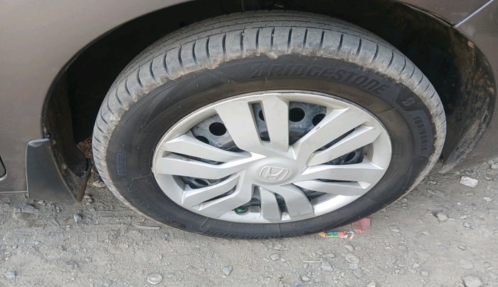 2015 Honda Jazz 1.5L I-DTEC S, Diesel, Manual, 1,33,247 km, tyre