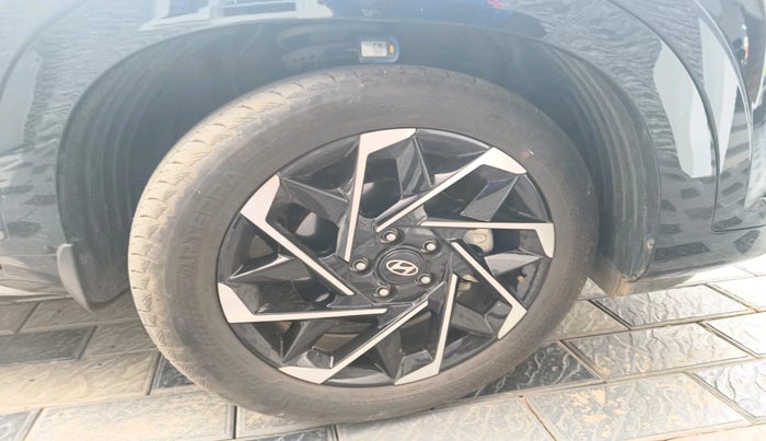 2024 Hyundai ALCAZAR Signature 6 STR 1.5 Turbo GDi Petrol DCT, Petrol, Automatic, 8,726 km, tyre