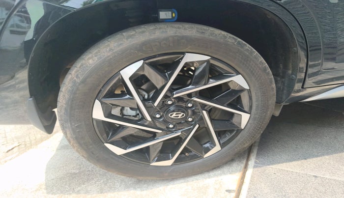 2024 Hyundai ALCAZAR Signature 6 STR 1.5 Turbo GDi Petrol DCT, Petrol, Automatic, 8,726 km, tyre