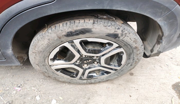 2021 KIA SONET HTE 1.5, Diesel, Manual, 1,11,268 km, tyre