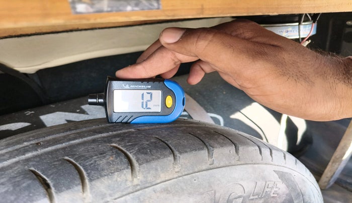 2018 Hyundai Eon ERA +, Petrol, Manual, 46,983 km, tyre