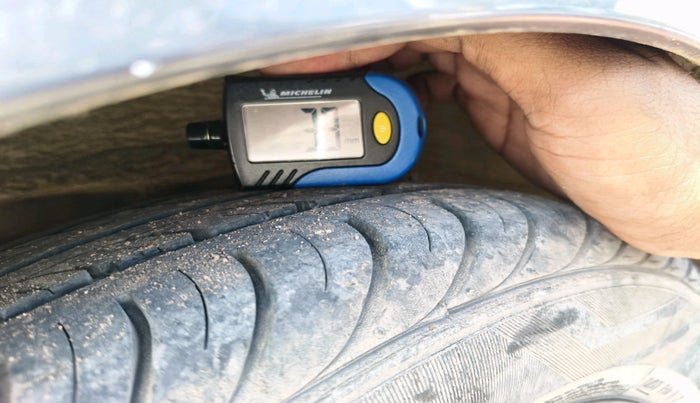 2018 Hyundai Eon ERA +, Petrol, Manual, 46,983 km, tyre