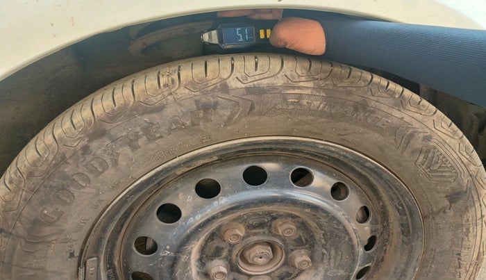 2012 Maruti SX4 VDI, Diesel, Manual, 1,14,932 km, tyre