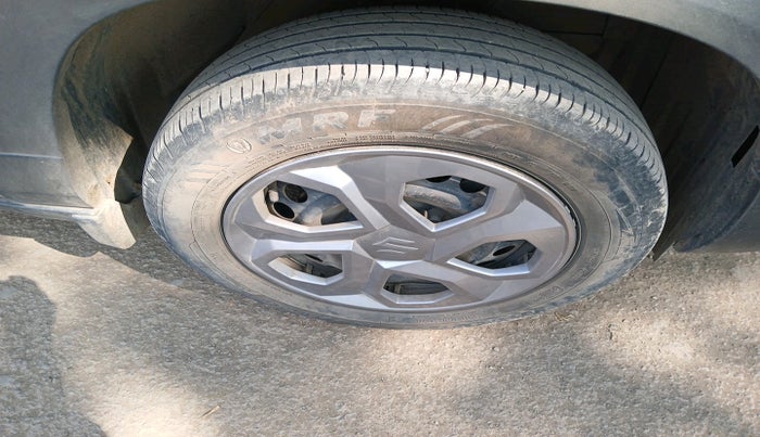 2022 Maruti BREZZA LXI SMART HYBRID, Petrol, Manual, 35,360 km, tyre