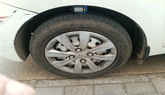 2013 Hyundai Eon MAGNA +, Petrol, Manual, 1,20,041 km, tyre